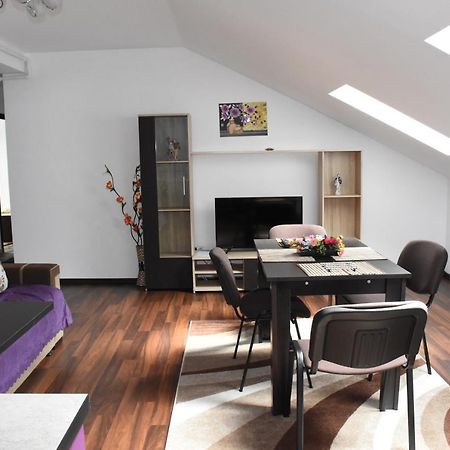 Hotel Apartament Eldya Comfort&Suites Предеал Екстериор снимка