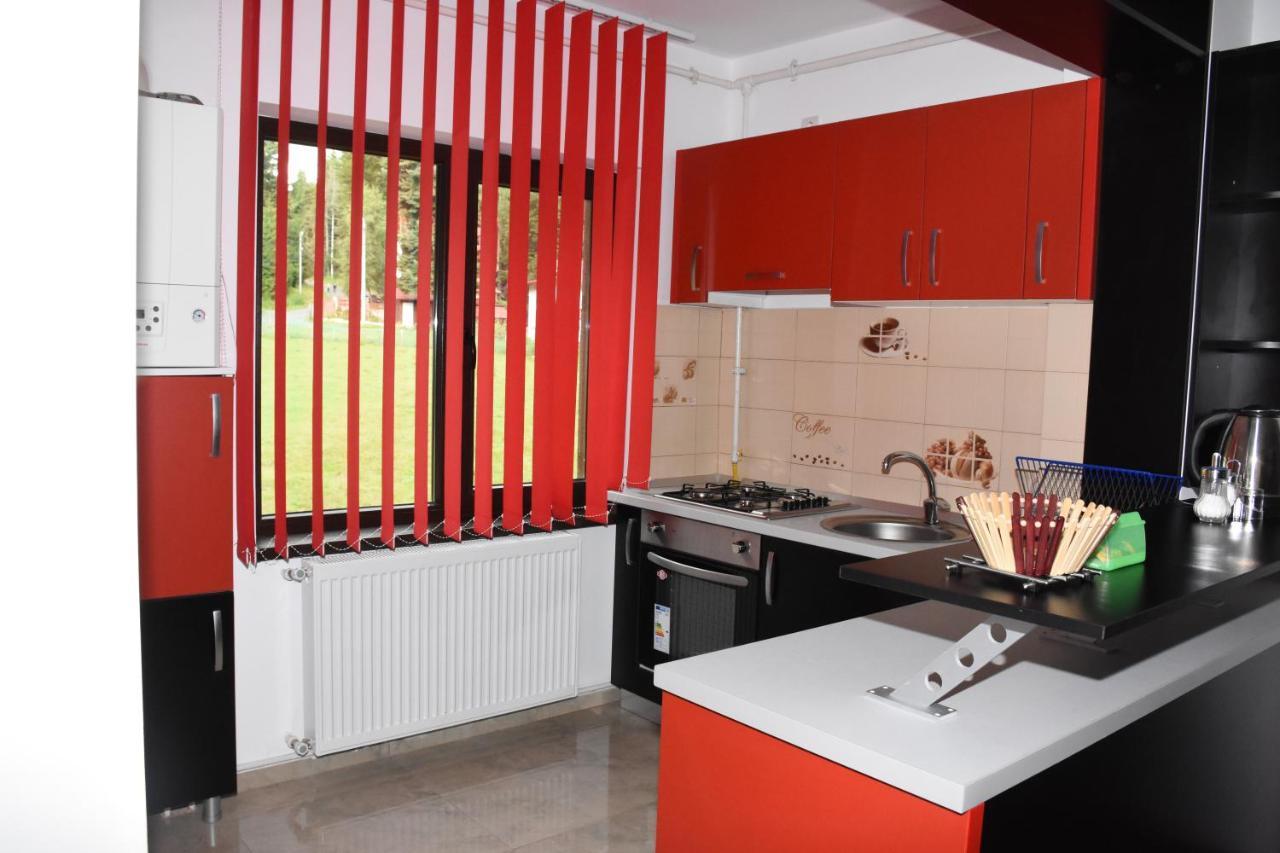 Hotel Apartament Eldya Comfort&Suites Предеал Екстериор снимка