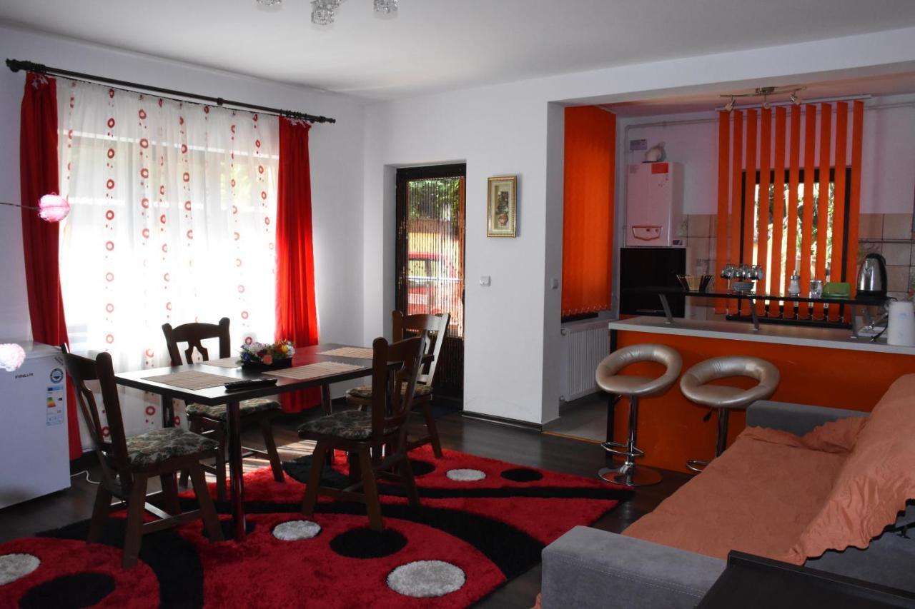 Hotel Apartament Eldya Comfort&Suites Предеал Екстериор снимка
