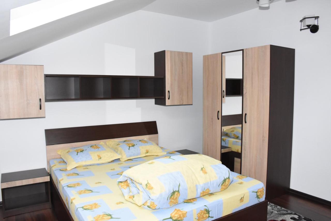 Hotel Apartament Eldya Comfort&Suites Предеал Екстериор снимка