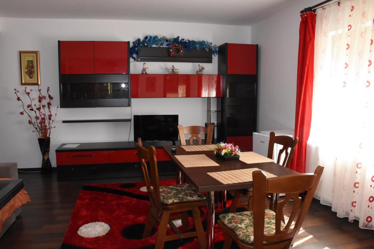 Hotel Apartament Eldya Comfort&Suites Предеал Екстериор снимка