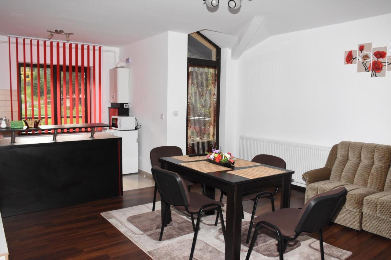 Hotel Apartament Eldya Comfort&Suites Предеал Екстериор снимка